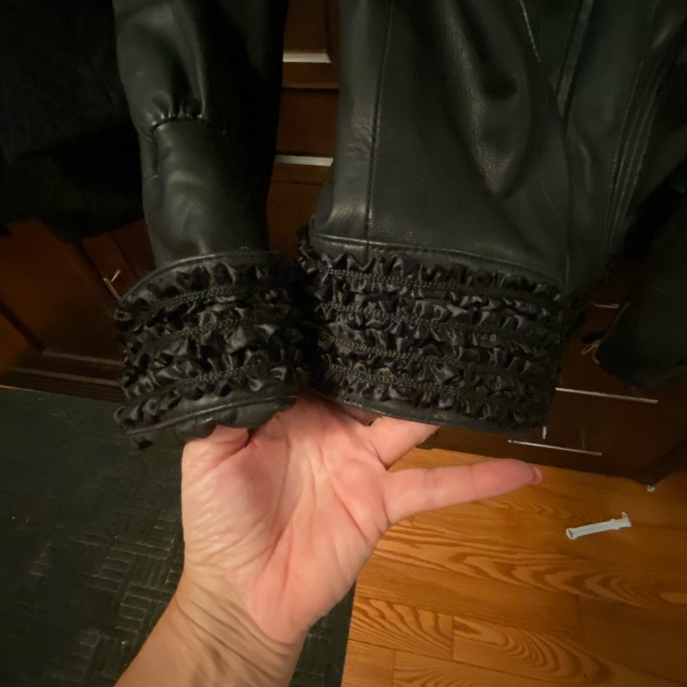 Leather jacket - Picture 2 of 5